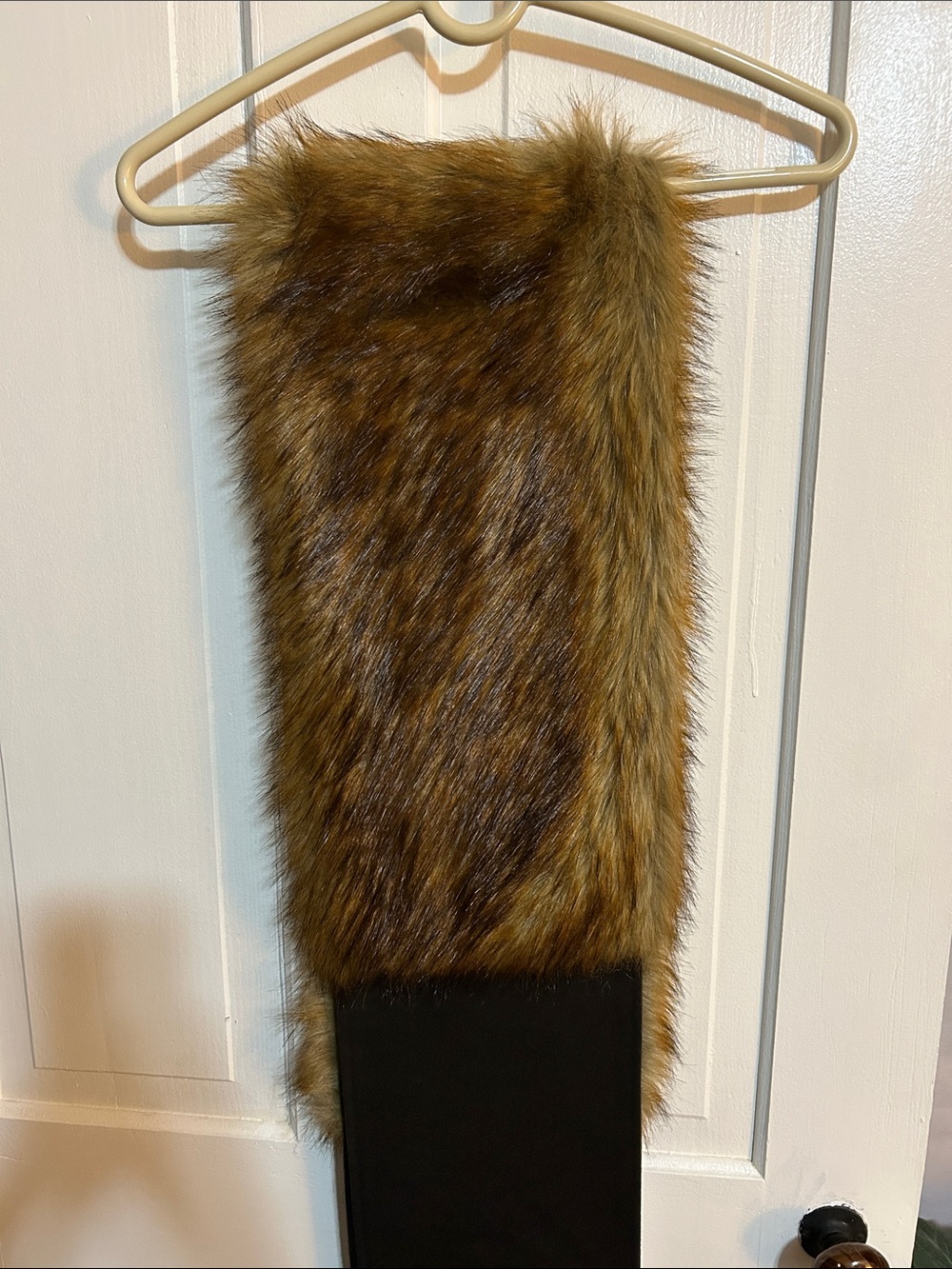 WORTH NEW YORK • Stunning Brown Faux Fur Scarf - Picture 8 of 12